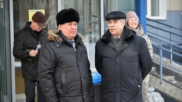 Очередную партию машин скорой помощи передали районным и городским медучреждениям