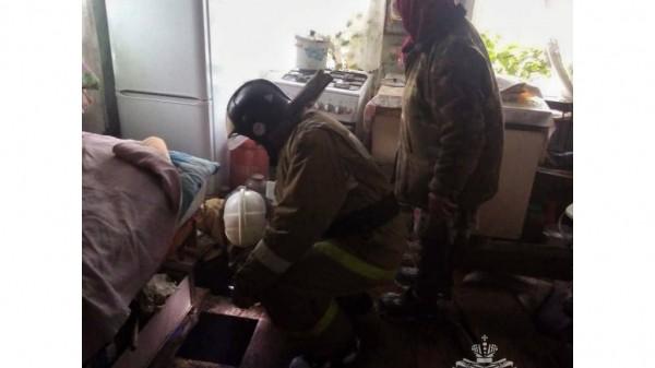 В Алтайском крае пожарные спасли 75-летнюю бабушку В Алтайском крае пожарные спасли 75-летнюю бабушку