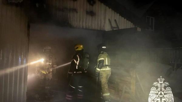 В Барнаульском поселке Лесном полностью сгорел частный дом