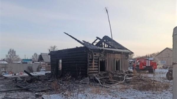 В алтайском селе при пожаре погибли отец и 4-летний сын В алтайском селе при пожаре погибли отец и 4-летний сын