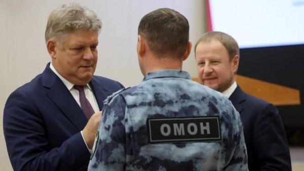 Полпред в СФО Анатолий Серышев принял участие в церемонии вручения госнаград жителям Алтайского края Полпред в СФО Анатолий Серышев принял участие в церемонии вручения госнаград жителям Алтайского края