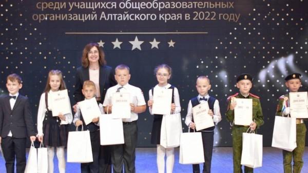 Школы Алтайского края участвуют в проекте «Шахматы в школе» Школы Алтайского края участвуют в проекте «Шахматы в школе»