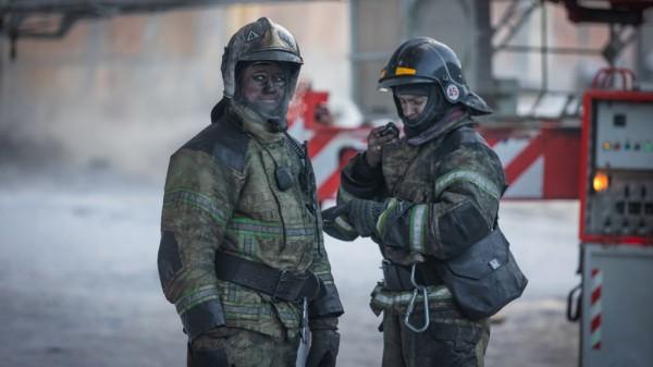 Пожар на шинном заводе в Барнауле: фоторепортаж с места событий