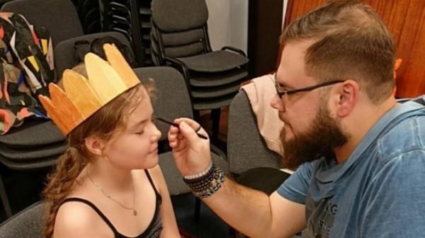 В Алтайском крае дети с нарушением слуха сняли сказки на языке жестов
