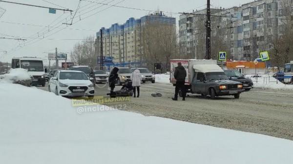 В Барнауле на пешеходном переходе сбили пенсионерку