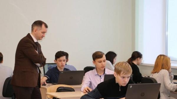 Калманские школьники учились предсказывать погоду на «Уроке цифры» Калманские школьники учились предсказывать погоду на «Уроке цифры»