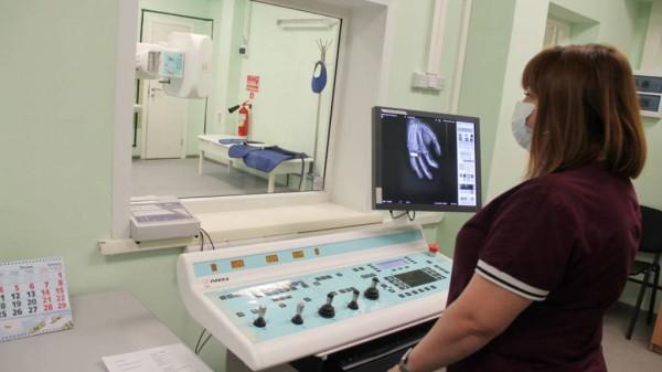 В барнаульской поликлинике установили цифровой рентгеновский комплекс В барнаульской поликлинике установили цифровой рентгеновский комплекс