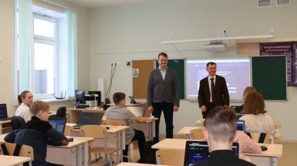 Калманские школьники учились предсказывать погоду на «Уроке цифры» Калманские школьники учились предсказывать погоду на «Уроке цифры»