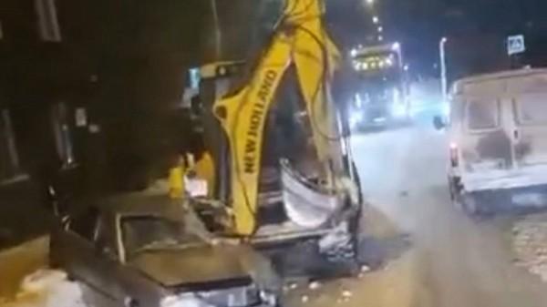 В Барнауле нетрезвый водитель погрузчика спровоцировал массовое ДТП