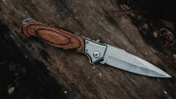Жительницу Бийска пытался убить кавалер из приложения для знакомств Жительницу Бийска пытался убить кавалер из приложения для знакомств