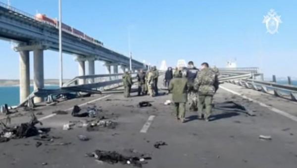 За подвиг на Крымском мосту наградили помощника машиниста поезда За подвиг на Крымском мосту наградили помощника машиниста поезда