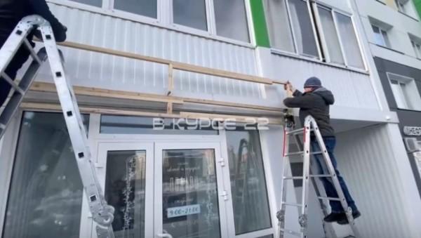 Извечный спор: конфликт из-за вывески магазина в&nbsp;жилом доме случился в&nbsp;Барнауле