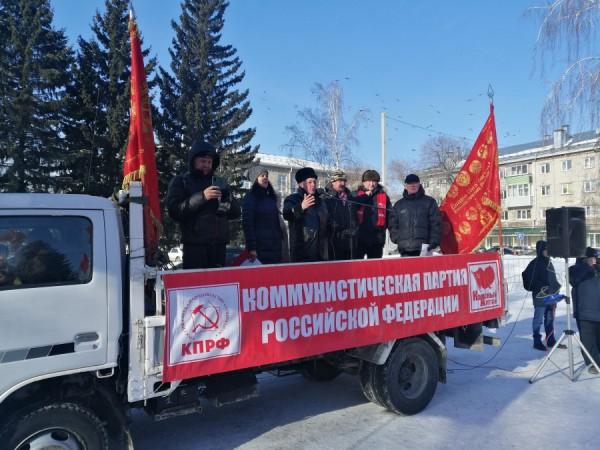 Коммунальное хамство. Как в Барнауле прошел митинг против повышения тарифов ЖКХ и что требовали его участники Коммунальное хамство. Как в Барнауле прошел митинг против повышения тарифов ЖКХ и что требовали его участники