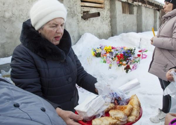 &laquo;Мы&nbsp;бы&nbsp;ее разорвали&raquo;. Как в&nbsp;Урожайном переживают гибель полуторагодовалой девочки от&nbsp;рук матери