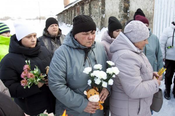 &laquo;Мы&nbsp;бы&nbsp;ее разорвали&raquo;. Как в&nbsp;Урожайном переживают гибель полуторагодовалой девочки от&nbsp;рук матери