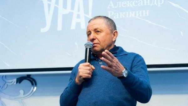 Зачем известный бизнесмен и бывший физрук Александр Ракшин вернулся в школу Зачем известный бизнесмен и бывший физрук Александр Ракшин вернулся в школу