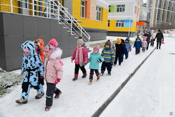 Устал и рухнул. В Барнауле из-за чиновника на прохожего упал тополь и задавил насмерть Устал и рухнул. В Барнауле из-за чиновника на прохожего упал тополь и задавил насмерть