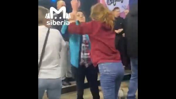 На Алтае воспитательницы детского сада подрались под саундтрек из Mortal Kombat На Алтае воспитательницы детского сада подрались под саундтрек из Mortal Kombat