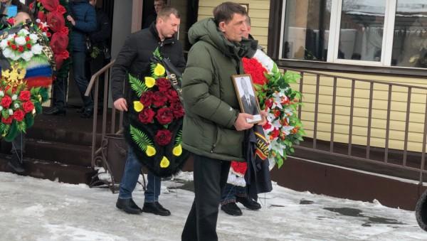 В Барнауле простились с 46-летним майором полиции в отставке — он погиб на спецоперации В Барнауле простились с 46-летним майором полиции в отставке — он погиб на спецоперации