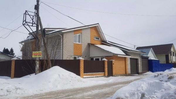 Большой коттедж с вишнево-яблоневым садом продают в Барнауле за 15,5 млн рублей Большой коттедж с вишнево-яблоневым садом продают в Барнауле за 15,5 млн рублей