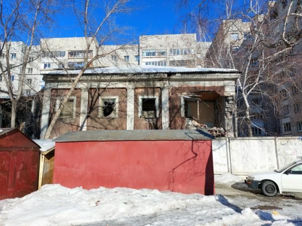 Читатели altapress.ru пожаловались на&nbsp;подрядчика, который снес половину крыши аварийного дома и&nbsp;на&nbsp;этом успокоился
