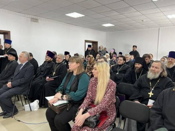 Специалист комплексного центра города Славгорода на минувшей неделе представила опыт работы учреждения с социально уязвимыми категориями граждан на двух площадках