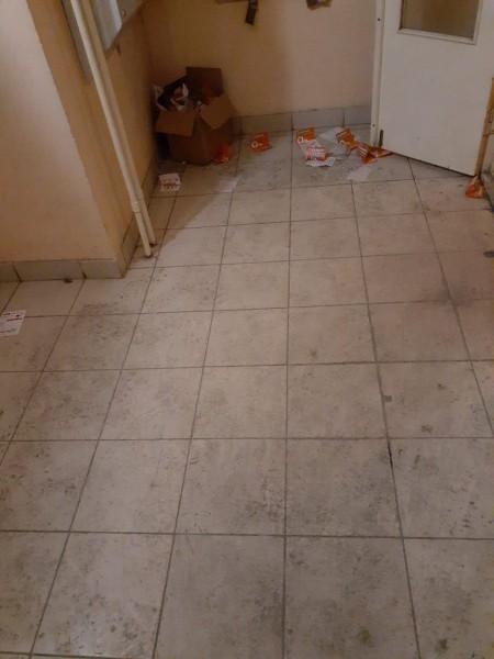 Жители барнаульской многоэтажки пожаловались на&nbsp;отключенные лифты и&nbsp;бомжей в&nbsp;подъезде