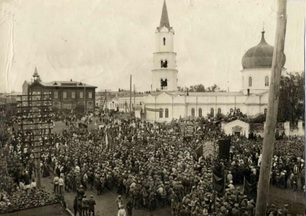От пушек до новогодних игрушек. Чем знаменита старейшая площадь Барнаула