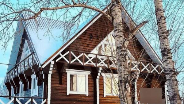 Большой коттедж для вечеринок сдают в&nbsp;Барнауле за&nbsp;15 тыс. рублей в&nbsp;сутки