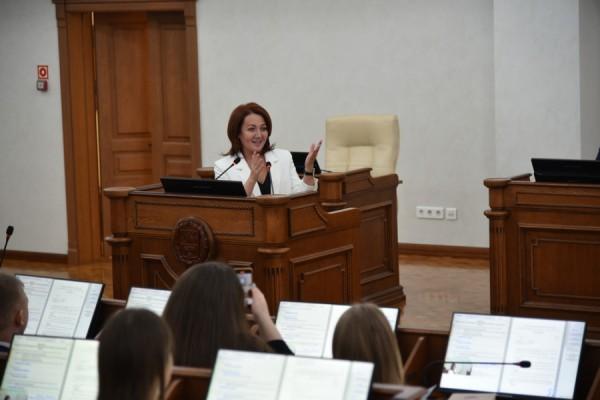 Законодательная машина. Председатель алтайского Молодежного парламента — о том, зачем ребята идут в политику, и могут ли они на что-то повлиять Законодательная машина. Председатель алтайского Молодежного парламента — о том, зачем ребята идут в политику, и могут ли они на что-то повлиять