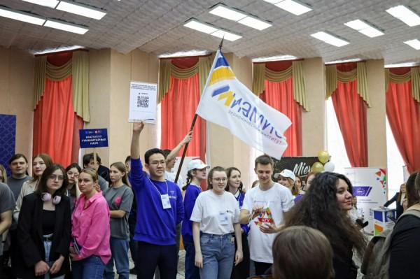 Объятия с удавом, каллиграфия и Скрудж Макдак. Как прошел День открытых дверей в АлтГУ Объятия с удавом, каллиграфия и Скрудж Макдак. Как прошел День открытых дверей в АлтГУ