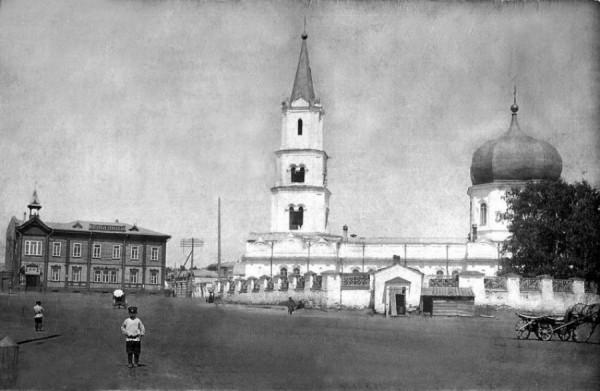 От пушек до новогодних игрушек. Чем знаменита старейшая площадь Барнаула