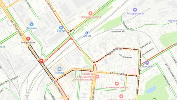Барнаульцы поспешили за подарками и застряли в предпраздничной пробке Барнаульцы поспешили за подарками и застряли в предпраздничной пробке