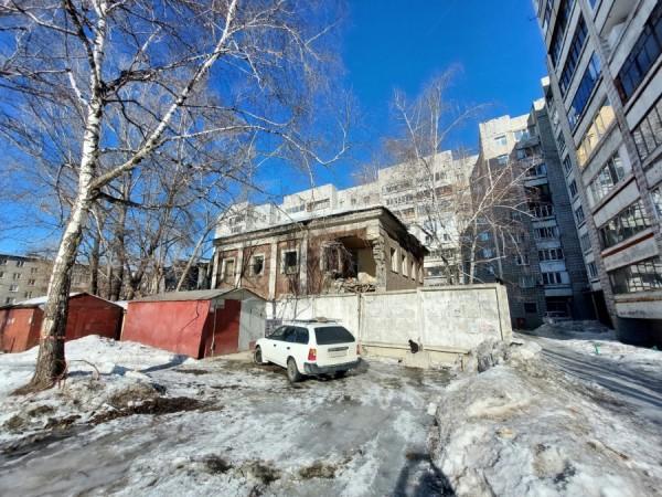 Читатели altapress.ru пожаловались на&nbsp;подрядчика, который снес половину крыши аварийного дома и&nbsp;на&nbsp;этом успокоился