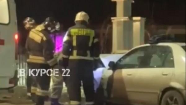 Два автомобиля разбились в&nbsp;жестком ночном ДТП в&nbsp;алтайском городе
