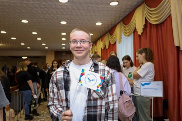 Объятия с удавом, каллиграфия и Скрудж Макдак. Как прошел День открытых дверей в АлтГУ Объятия с удавом, каллиграфия и Скрудж Макдак. Как прошел День открытых дверей в АлтГУ