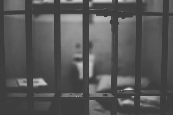 Алтайский Отелло. Как мужчина, узнав о сопернике, заколол возлюбленную и себя, но полиция приехала и спасла его Алтайский Отелло. Как мужчина, узнав о сопернике, заколол возлюбленную и себя, но полиция приехала и спасла его