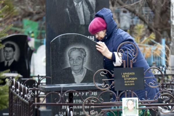 Старались не грустить и не ленились. Как барнаульцы провели Родительский день — фоторепортаж altapress.ru Старались не грустить и не ленились. Как барнаульцы провели Родительский день — фоторепортаж altapress.ru