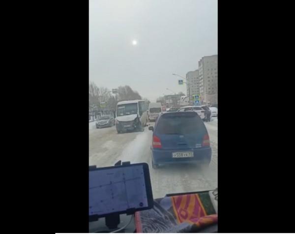 Сразу несколько ДТП с общественным транспортом произошли в Барнауле Сразу несколько ДТП с общественным транспортом произошли в Барнауле