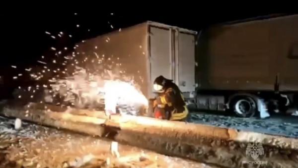 До особого распоряжения: федеральную южную трассу парализовал мощный снегопад До особого распоряжения: федеральную южную трассу парализовал мощный снегопад