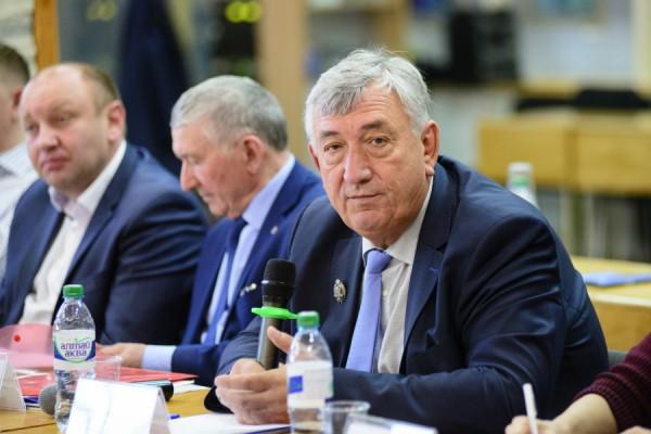 Алтайские фермеры громко поспорили, нужно ли еще одно объединение с политическим подтекстом Алтайские фермеры громко поспорили, нужно ли еще одно объединение с политическим подтекстом