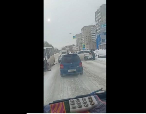 Сразу несколько ДТП с общественным транспортом произошли в Барнауле Сразу несколько ДТП с общественным транспортом произошли в Барнауле