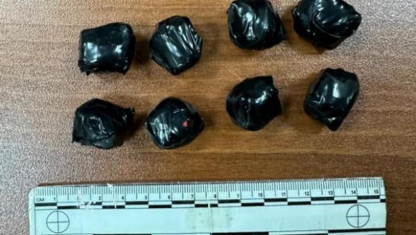 Молодого закладчика гашиша задержали в Барнауле Молодого закладчика гашиша задержали в Барнауле