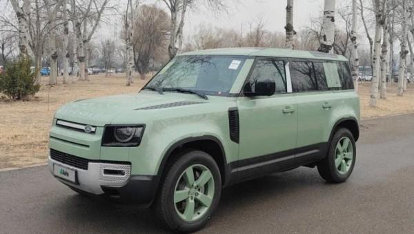 Мятная конфетка. Land Rover Defender продают за 9 млн рублей в Барнауле Мятная конфетка. Land Rover Defender продают за 9 млн рублей в Барнауле
