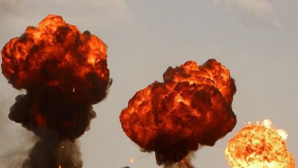 Осколки авиабоеприпаса с Су-34 после мощного взрыва залетели в квартиры белгородцев. Видео ЧП Осколки авиабоеприпаса с Су-34 после мощного взрыва залетели в квартиры белгородцев. Видео ЧП