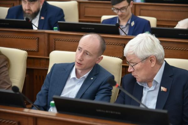 Пролетарии не объединяются. Почему алтайские коммунисты враждуют друг с другом накануне выборов Пролетарии не объединяются. Почему алтайские коммунисты враждуют друг с другом накануне выборов