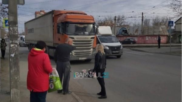 Фура сбила женщину в&nbsp;Барнауле