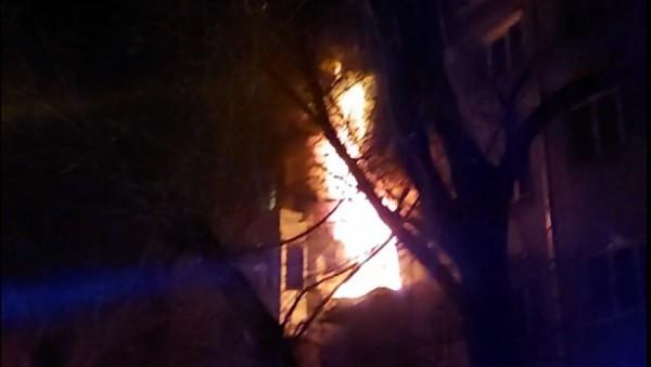 Пожарные спасли 15 человек из&nbsp;горящего дома в&nbsp;Барнауле