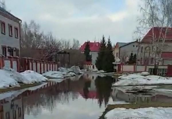 Жители элитного алтайского села неделю ждут, когда смогут полноценно пользоваться канализацией Жители элитного алтайского села неделю ждут, когда смогут полноценно пользоваться канализацией