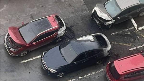 Сразу семь автомобилей пострадали от&nbsp;пожара на&nbsp;парковке в&nbsp;центре Барнаула